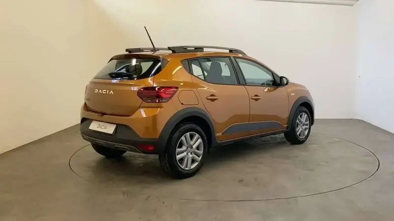Image 2/4
