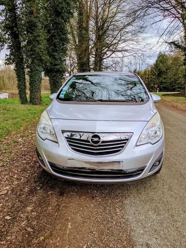 Gris Utilisé 2011 Opel Meriva Cosmo Monospace | 4 190 € (Prix juste) - Image 1/4