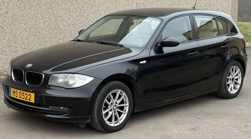 Blanc Occasion 2007 BMW 118 Comfort Edition Citadine | 3 999 € (Prix assez cher) - Image 1/4