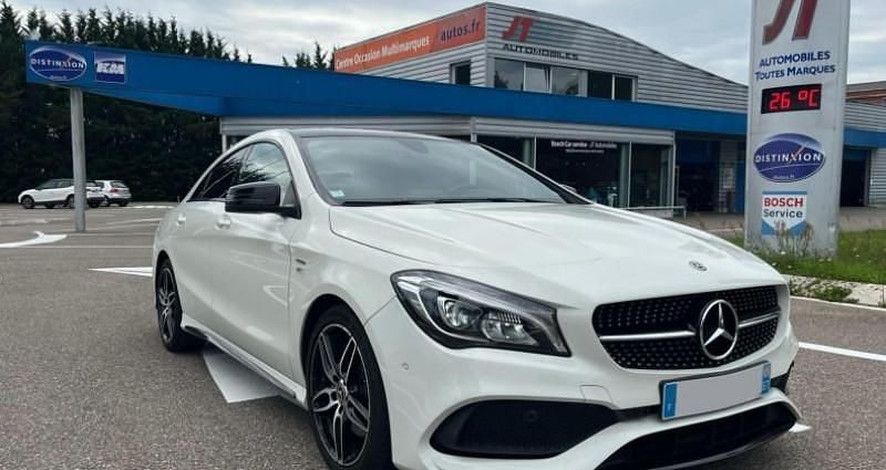 Blanc Utilisé 2017 Mercedes CLA220 Berline | 18 990 € - Image 1/4