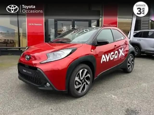 Bi ton rouge piment noir Utilisé 2024 Toyota Aygo Design Citadine | 17 490 € (Prix assez cher) - Image 1/4
