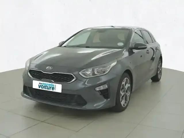 Gris Utilisé 2019 Kia Ceed Berline | 16 299 € (Prix juste) - Image 1/4