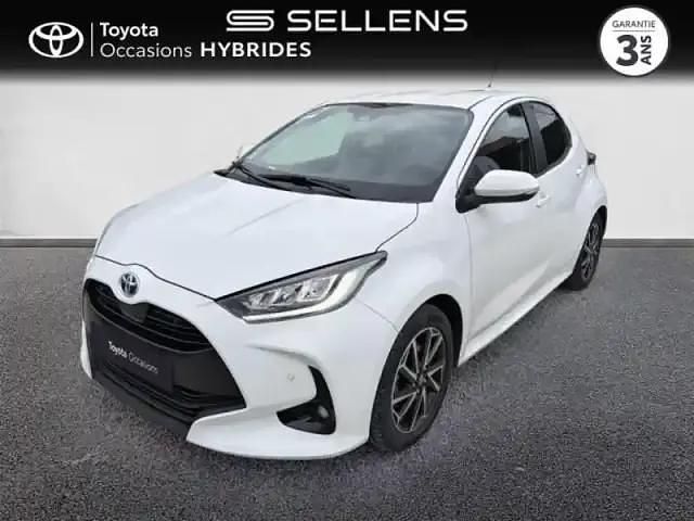 Blanc Occasion 2023 Toyota Yaris Hybrid Design Berline | 20 490 € (Prix juste) - Image 1/4