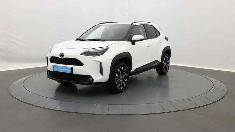 Blanc Utilisé 2024 Toyota Yaris Hybrid Design | 25 990 € (Prix juste) - Image 1/3