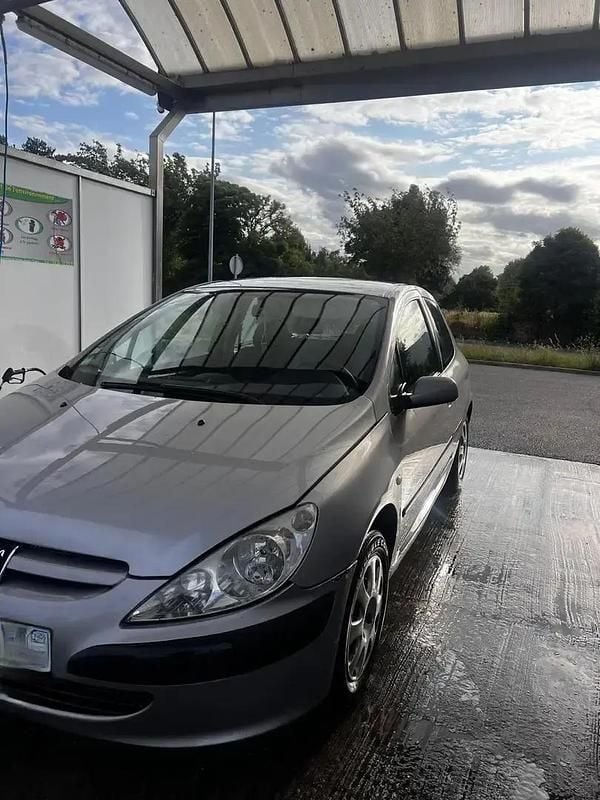 Gris Utilisé 2005 Peugeot 307 Berline | 1 500 € (Prix assez cher) - Image 1/4