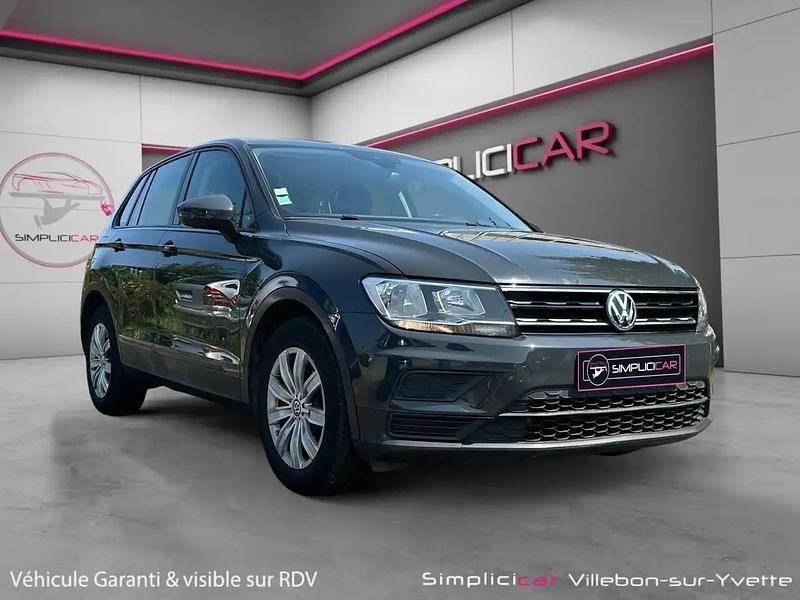 Gris Utilisé 2018 VW Tiguan Trendline SUV | 17 980 € (Prix juste) - Image 1/4