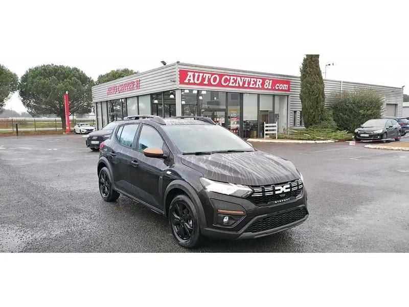 Nouvelle Dacia Sandero Stepway 101 ch (74 kW) 2025 Noir Citadine