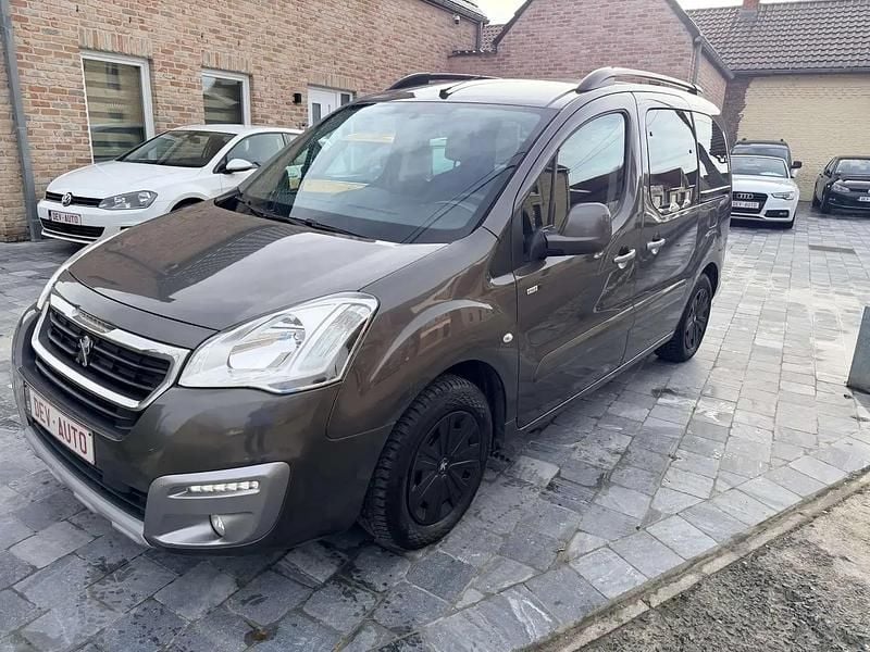 Brun Occasion 2016 Peugeot Partner Monospace | 6 950 € (Bon prix) - Image 1/4