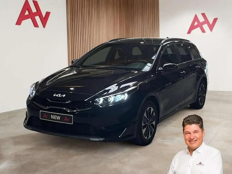 Noir Nouvelle 2025 Kia Ceed Sportswagon Break | 23 990 € (Prix juste) - Image 1/4