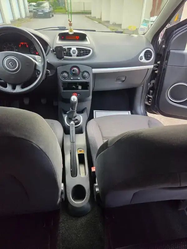 Noir Utilisé 2006 Renault Clio II Expression Citadine | 3 000 € (Prix juste) - Image 1/4