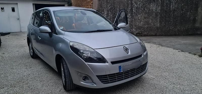 Utilisé 2010 Renault Scénic III Dynamique Monospace | 4 999 € - Image 1/4