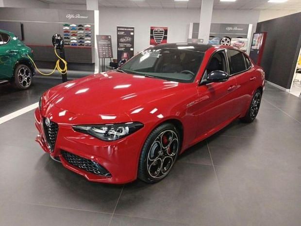 Rouge Nouvelle 2025 Alfa Romeo Giulia Veloce Berline | 58 990 € - Image 1/4