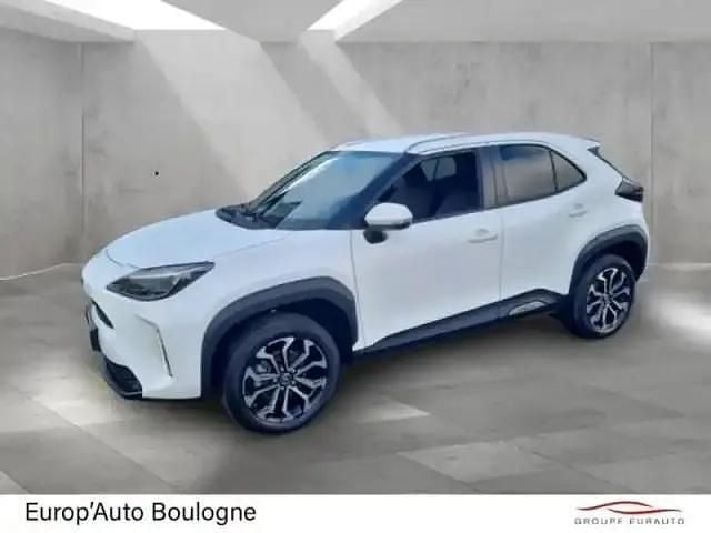 Blanc Utilisé 2022 Toyota Yaris Hybrid Design SUV | 20 990 € (Prix juste) - Image 1/4