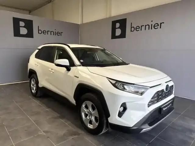 Blanc pur Occasion 2021 Toyota RAV4 Hybrid Business Edition SUV | 32 980 € (Prix juste) - Image 1/4