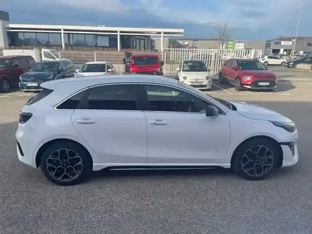 Occasion Kia Ceed GT GT-Line 120 ch (88 kW) 2023 Blanc Berline