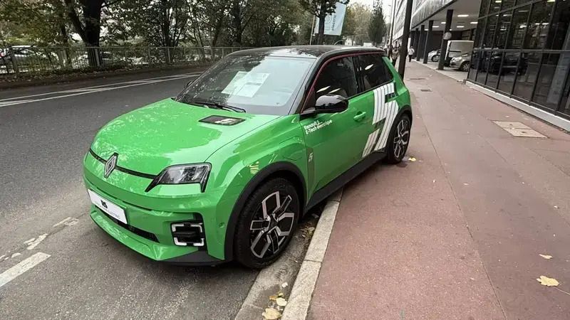 Vert Utilisé 2024 Renault R5 Techno Citadine | 32 190 € (Prix juste) - Image 1/4