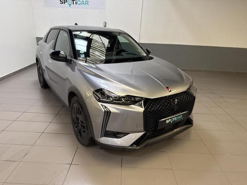 Gris Utilisé 2023 DS Automobiles DS3 Crossback E-Tense Performance Line Plus SUV | 23 900 € - Image 1/4