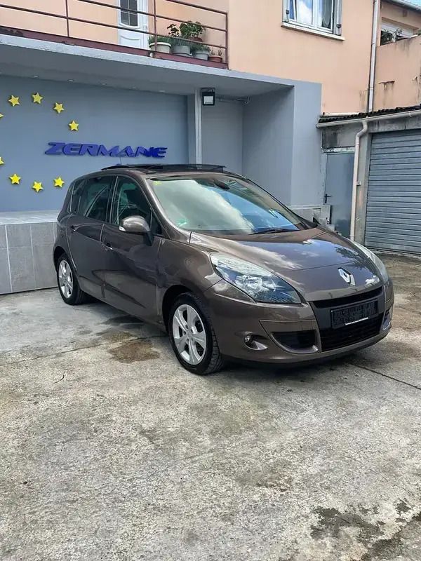 Brun Utilisé 2010 Renault Scénic III Dynamique Monospace | 5 490 € - Image 1/4
