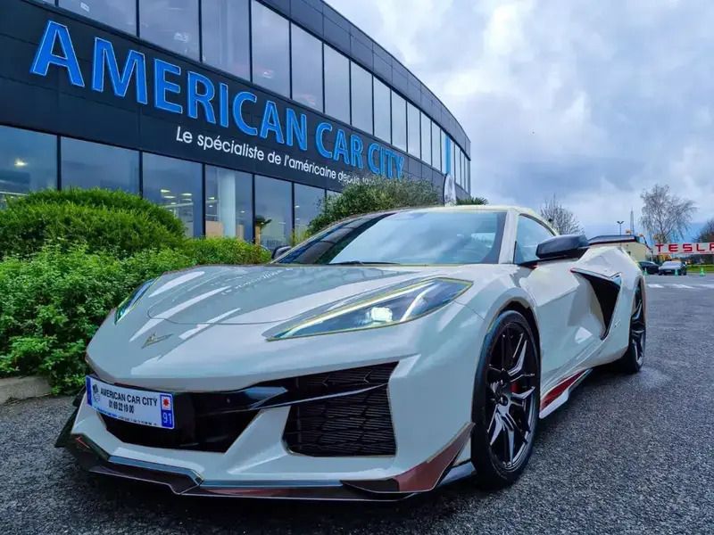 Gris Nouvelle 2025 Chevrolet Corvette Coupé | 234 900 € - Image 1/4