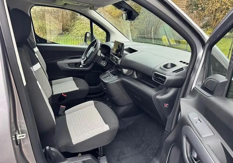 Nouvelle Citroën Berlingo Comfort 131 ch (96 kW) 2025 Gris Monospace