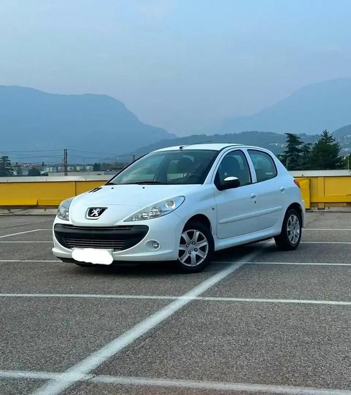Gris Utilisé 2011 Peugeot 206 Sportium Berline | 3 333 € (Super prix) - Image 1/4