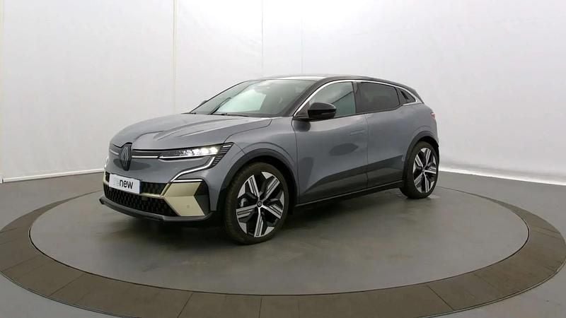 Gris Utilisé 2024 Renault Mégane Iconic Berline | 32 999 € (Prix cher) - Image 1/4