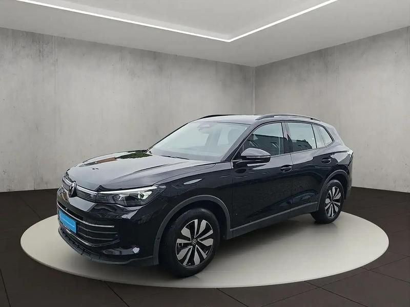 Noir Utilisé 2024 VW Tiguan Goal SUV | 36 800 € (Bon prix) - Image 1/4