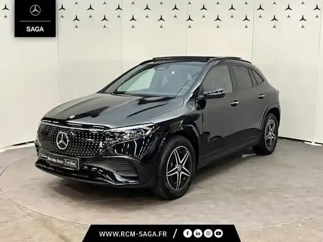 Noir Occasion 2025 Mercedes EQA250+ AMG line SUV | 41 900 € - Image 1/4