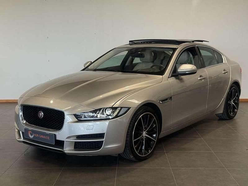 Occasion Jaguar XE Prestige 179 ch (131 kW) 2015 Beige Berline
