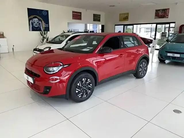 Rouge fonce Utilisé 2023 Fiat 600E Berline | 24 490 € - Image 1/4
