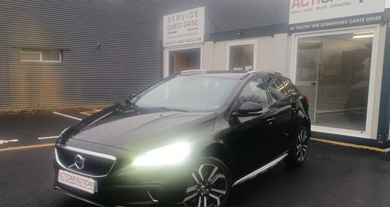 Occasion 2017 Volvo V40 CC Momentum Break | 15 990 € - Image 1/4