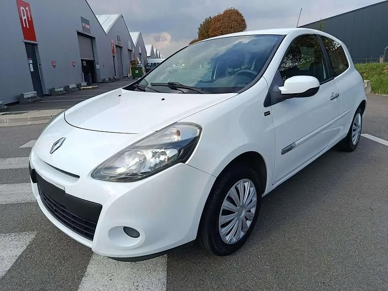 Blanc Utilisé 2012 Renault Clio IV Berline | 4 200 € (Super prix) - Image 1/4
