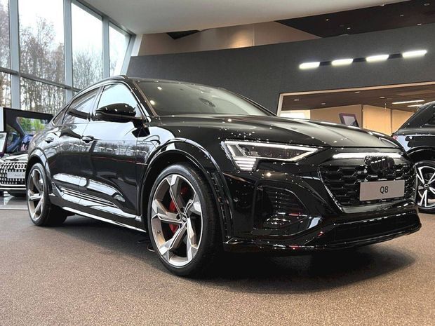 Noir Utilisé 2024 Audi Q8 e-tron Design SUV | 104 900 € - Image 1/4