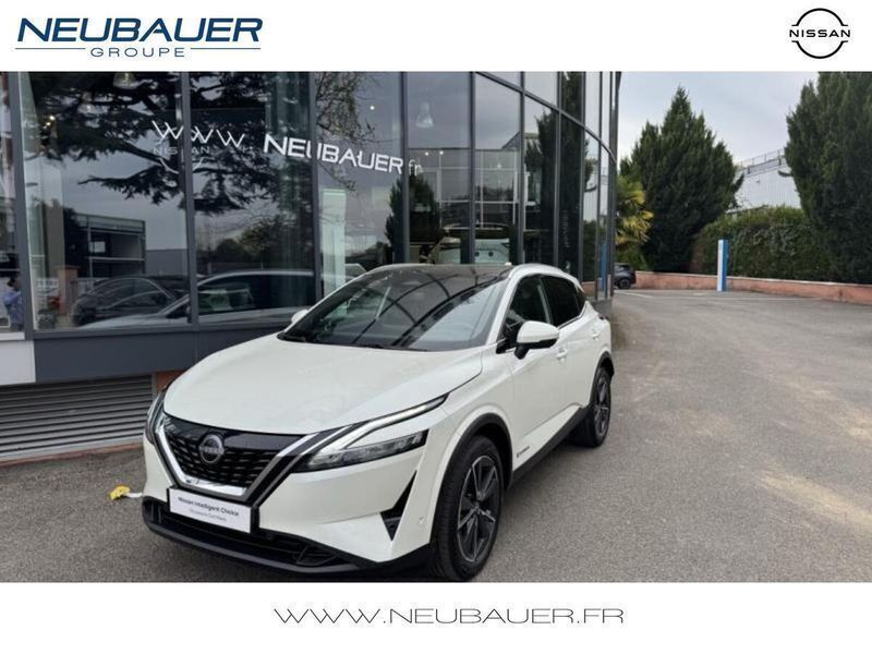 Blanc lunaire toit noir Utilisé 2024 Nissan Qashqai Tekna SUV | 32 890 € (Prix assez cher) - Image 1/4