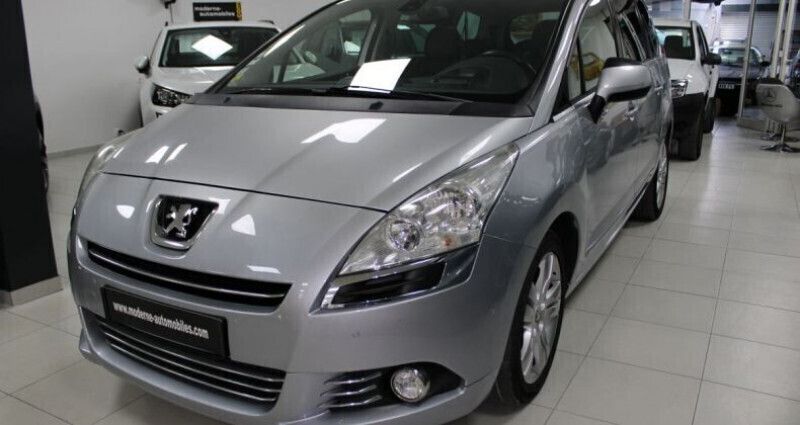 Gris Utilisé 2013 Peugeot 5008 Allure Monospace | 9 990 € (Prix cher) - Image 1/4