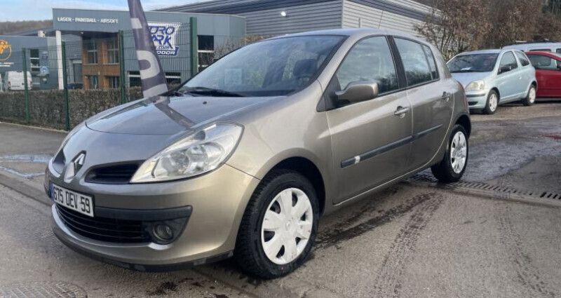 Utilisé 2008 Renault Clio III Dynamique Citadine | 3 990 € - Image 1/4