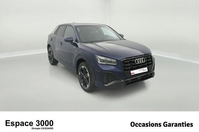 Bleu navarre métallisé Occasion 2025 Audi Q2 S-Line SUV | 36 980 € (Prix assez cher) - Image 1/4