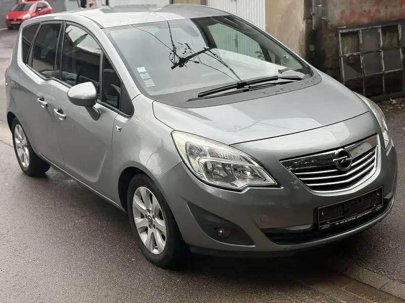 Blanc Utilisé 2013 Opel Meriva Cosmo Monospace | 5 899 € (Prix juste) - Image 1/4