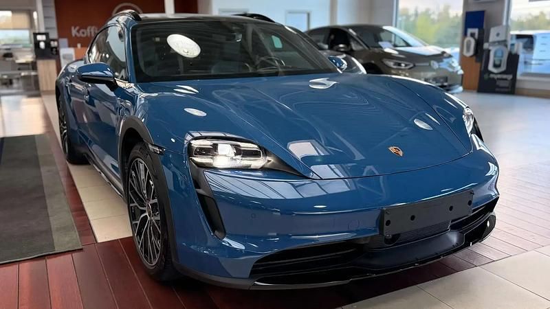 Bleu Utilisé 2022 Porsche Taycan Cross Turismo Berline | 63 200 € (Prix juste) - Image 1/4
