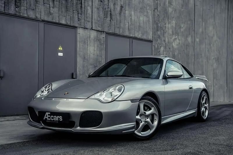 Argent Utilisé 2001 Porsche 911 Carrera 4 Coupé | 49 950 € (Prix juste) - Image 1/4