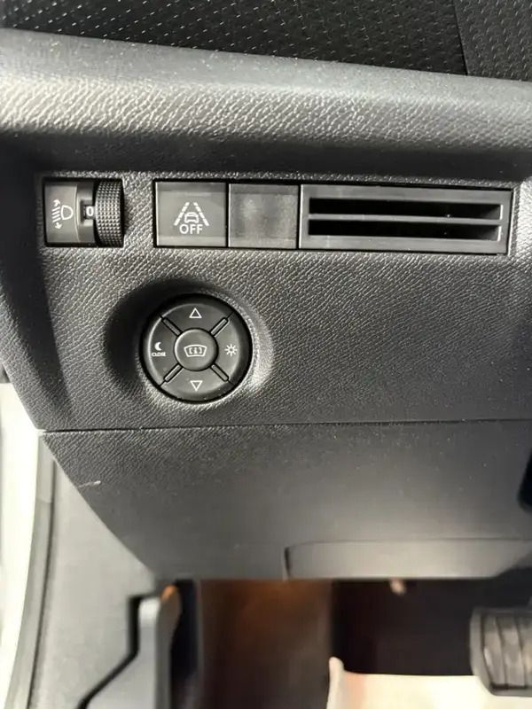 Image 2/4
