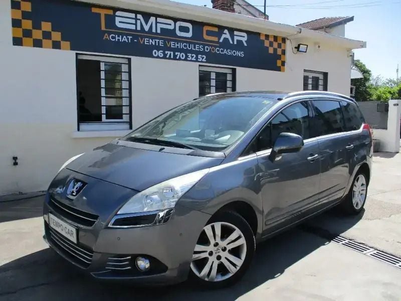 Gris Utilisé 2012 Peugeot 5008 Allure Monospace | 6 450 € - Image 1/4