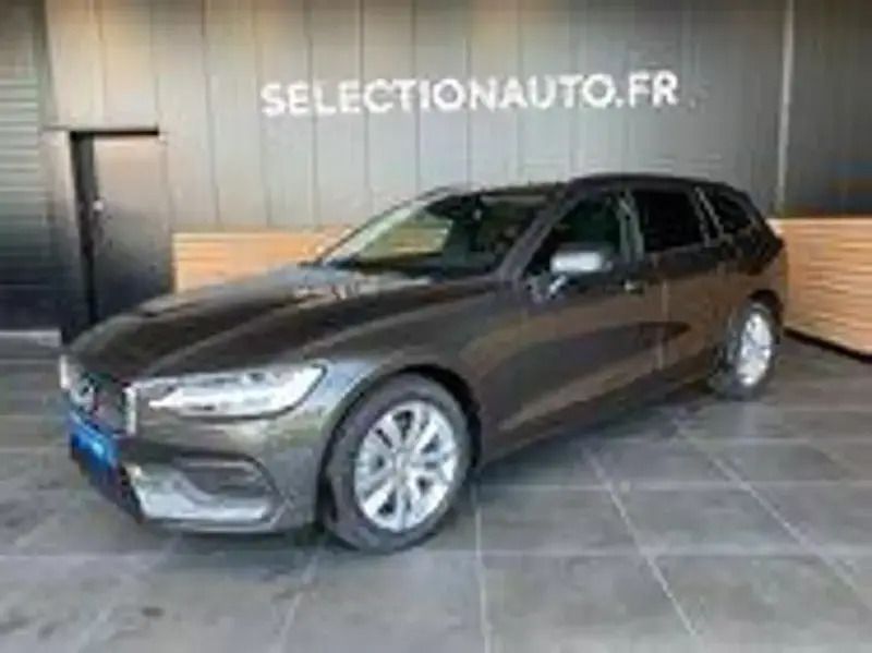 Utilisé 2021 Volvo V60 Momentum Break | 40 990 € (Prix cher) - Image 1/4