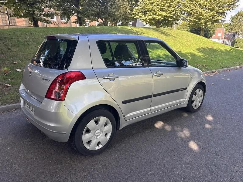 Utilisé 2010 Suzuki Swift GL Berline | 2 790 € - Image 1/4