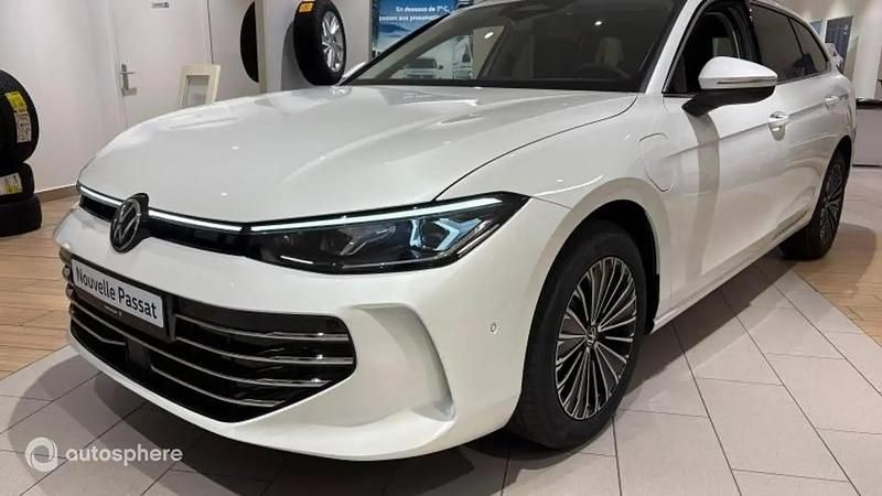 Occasion 2024 VW Passat Elegance Break | 46 990 € - Image 1/4