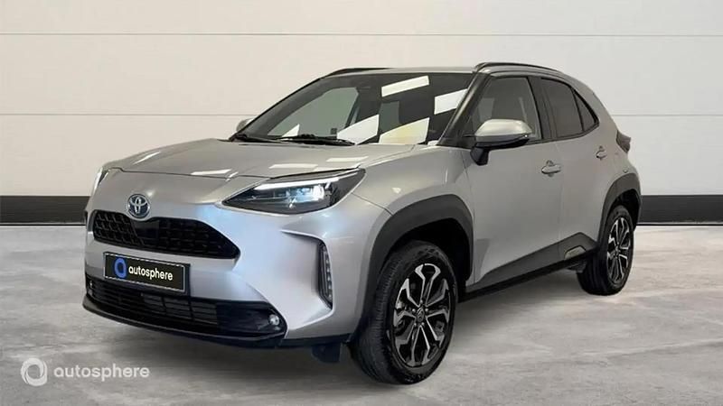 Gris Utilisé 2024 Toyota Yaris Cross Design SUV | 24 990 € (Prix juste) - Image 1/4