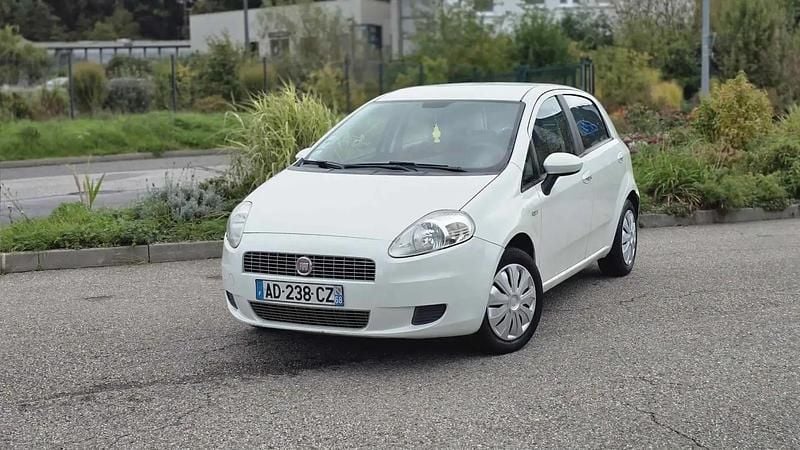 Blanc Utilisé 2009 Fiat Grande Punto Citadine | 2 300 € - Image 1/4