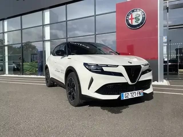 Noir Occasion 2024 Alfa Romeo Junior Edizione Speciale SUV | 39 490 € (Prix cher) - Image 1/4