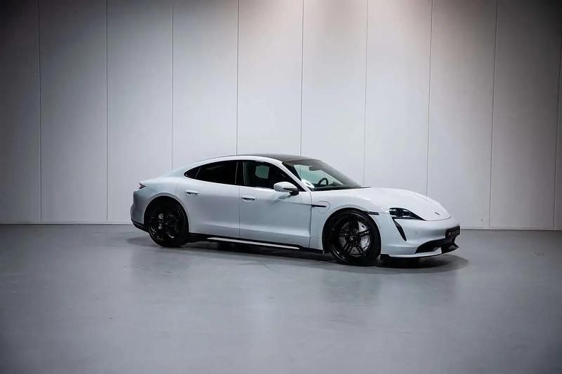 Blanc Utilisé 2020 Porsche Taycan Turbo Berline | 74 950 € (Prix cher) - Image 1/4