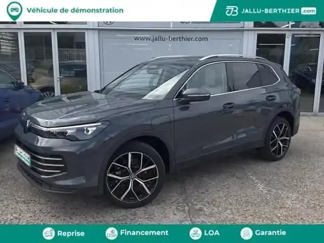 Gris Occasion 2025 VW Tiguan Elegance SUV | 53 990 € - Image 1/4
